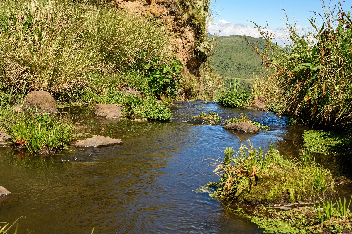 olmoti crater waterfalls